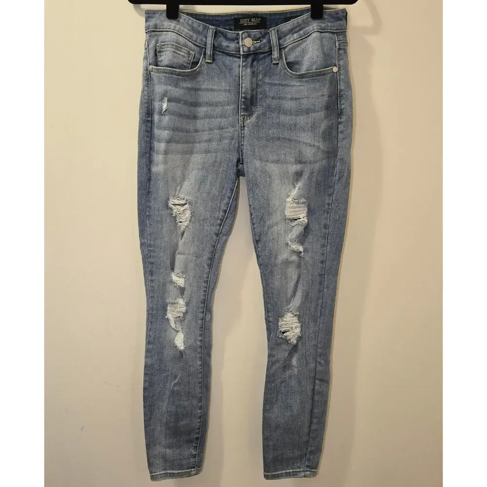 Judy Blue Women’s Skinny Fit Mid Rise Light‎ Wash Distressed Jeans Size 30